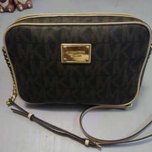 Michael Kors jet set crossbody